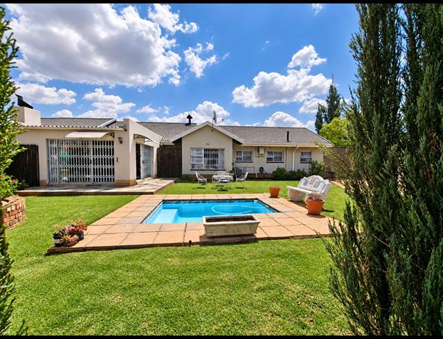 4 BEDROOM HOUSE FOR SALE IN GOLF PARK